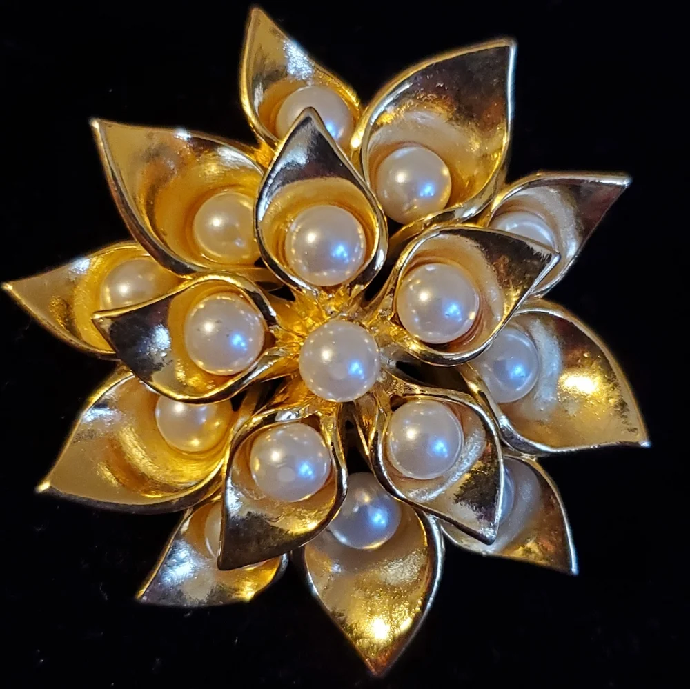 Vintage CRAFT designer brooch flower with faux pearls